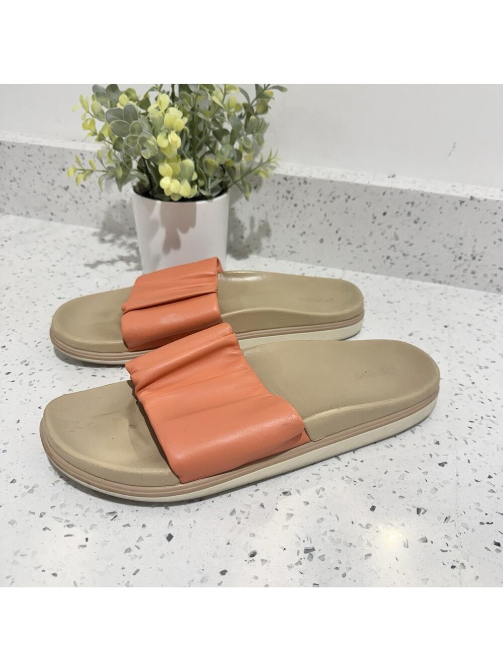 OluKai Pihapiha slides Coral Women’s Size 9